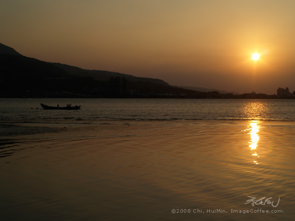 Boat Under Sunset, Tamsui (台北淡水)